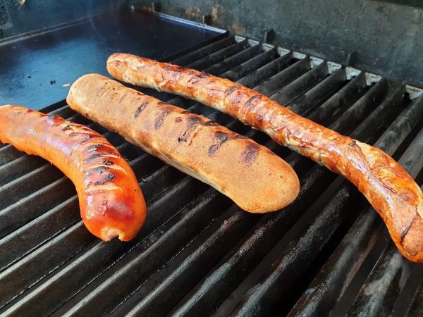 Rote Wurst, Paprikawurst und Oberländer (im Brötchen)
